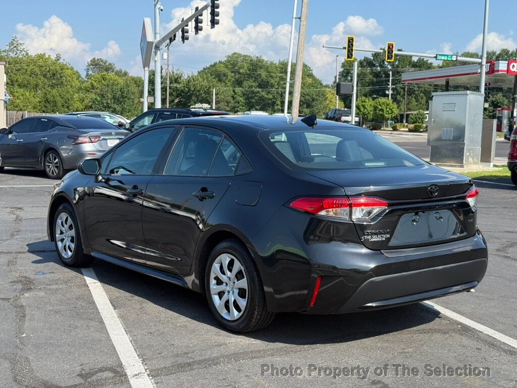 2022 Toyota Corolla LE photo 10
