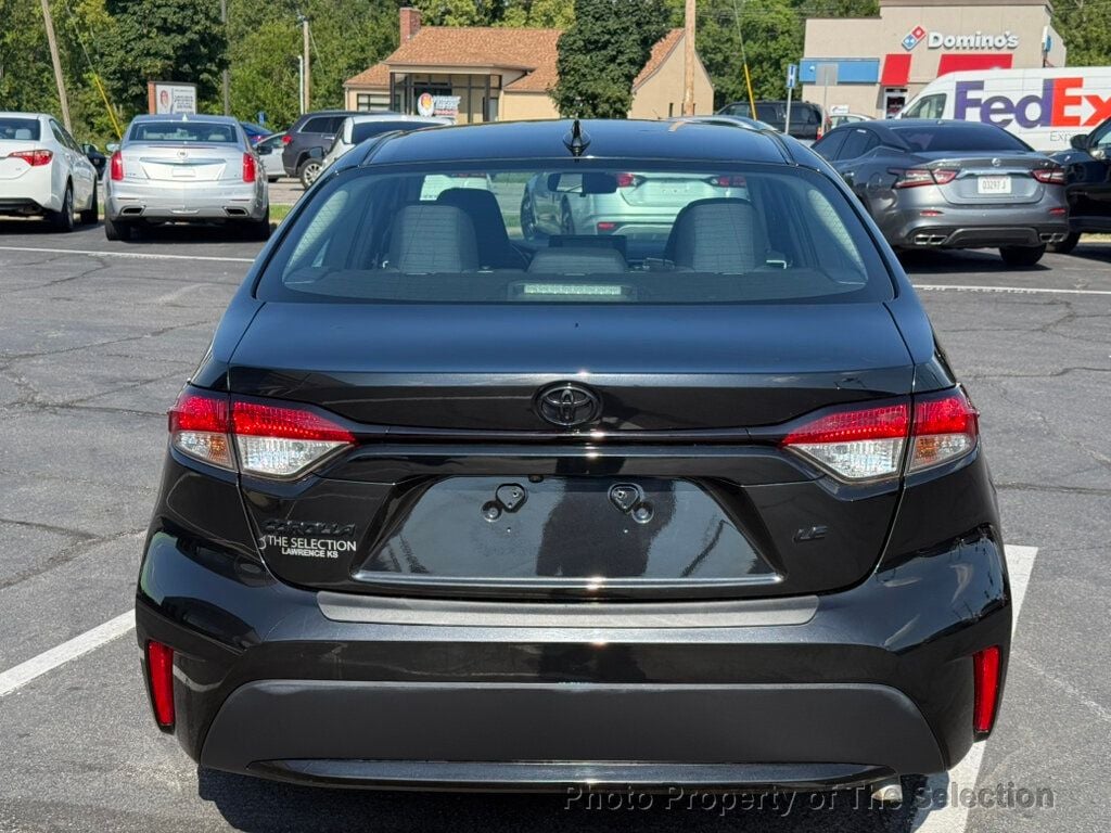 2022 Toyota Corolla LE photo 12