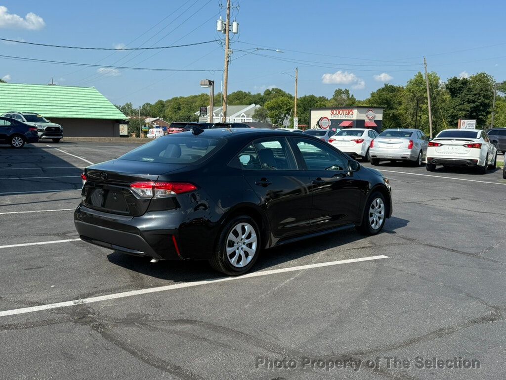 2022 Toyota Corolla LE photo 13