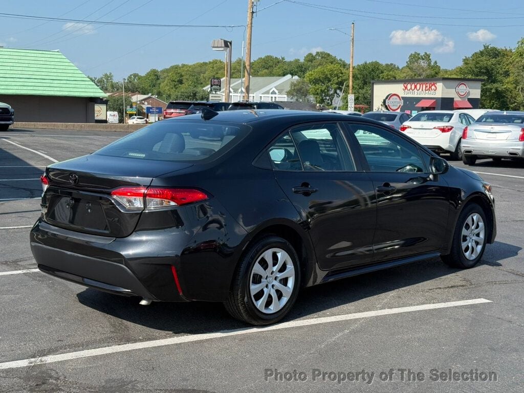 2022 Toyota Corolla LE photo 14
