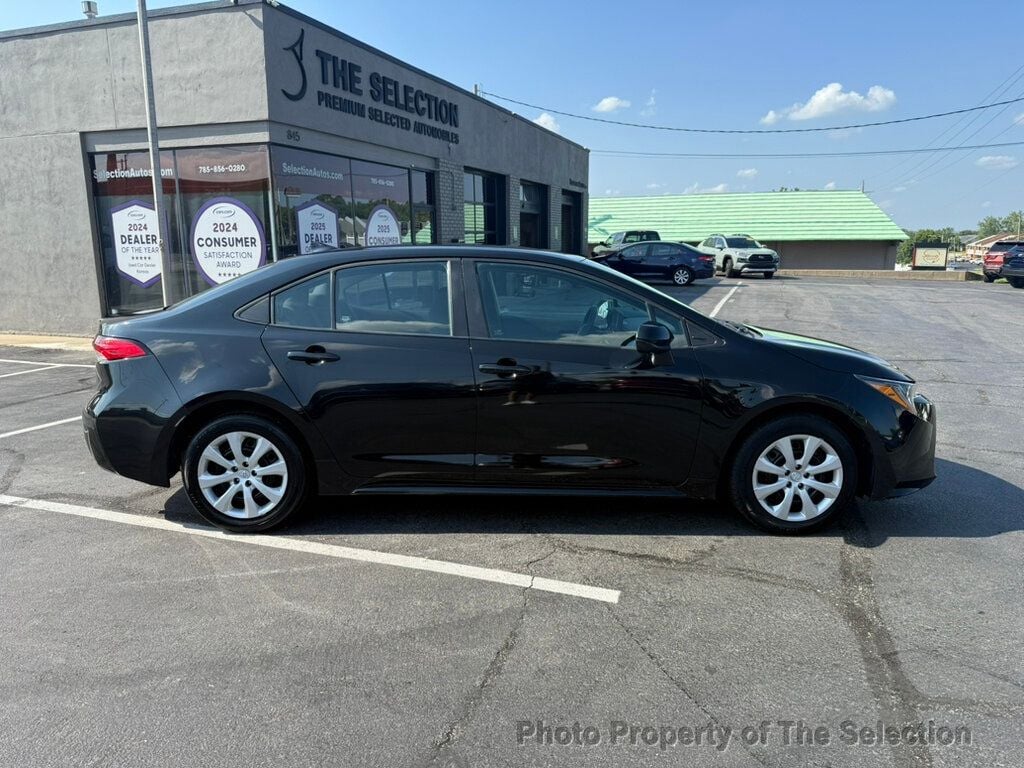 2022 Toyota Corolla LE photo 15