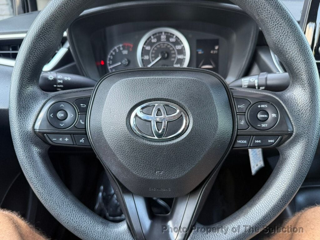 2022 Toyota Corolla LE photo 16