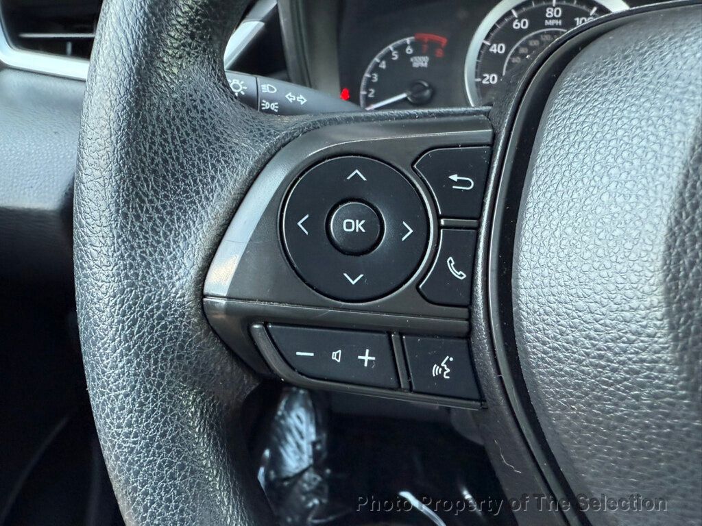 2022 Toyota Corolla LE photo 17