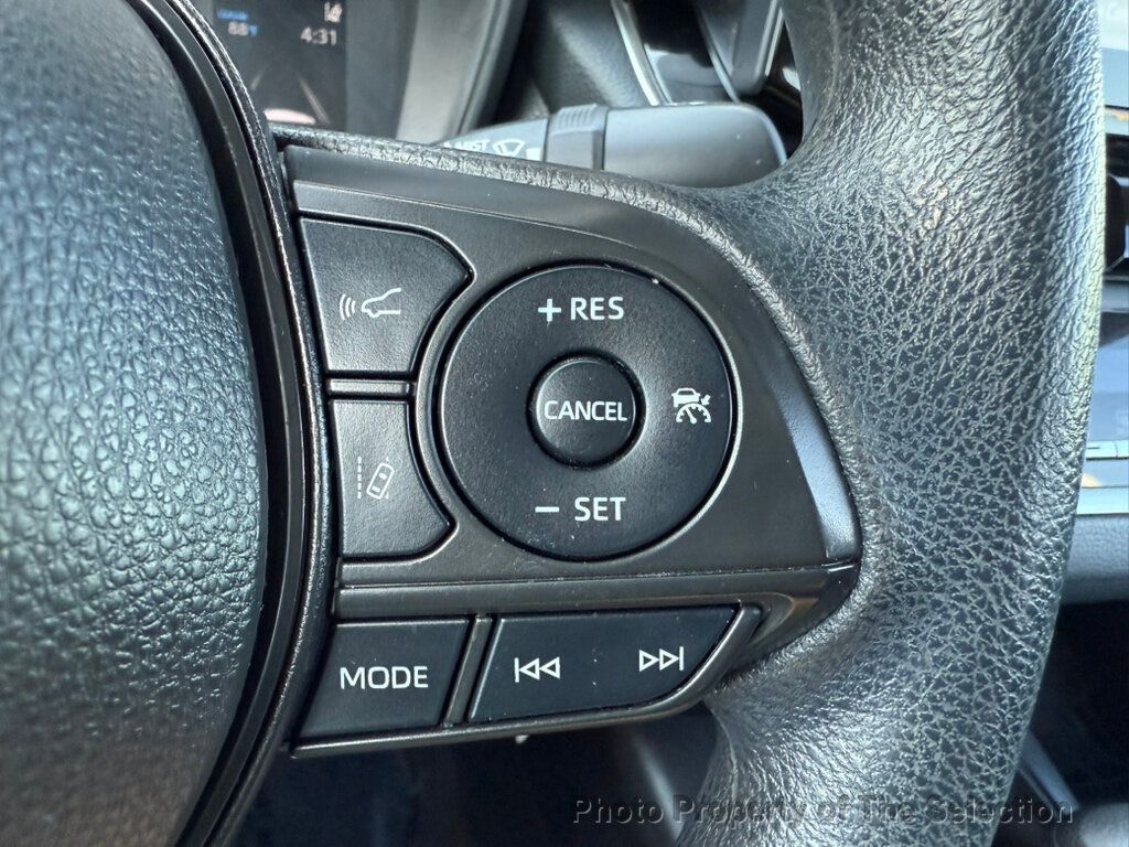 2022 Toyota Corolla LE photo 18