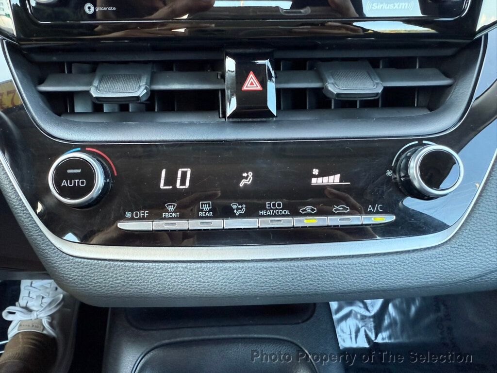 2022 Toyota Corolla LE photo 25