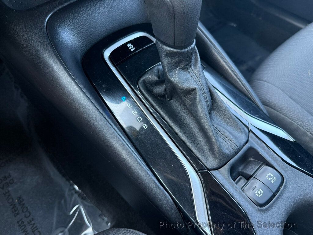 2022 Toyota Corolla LE photo 26