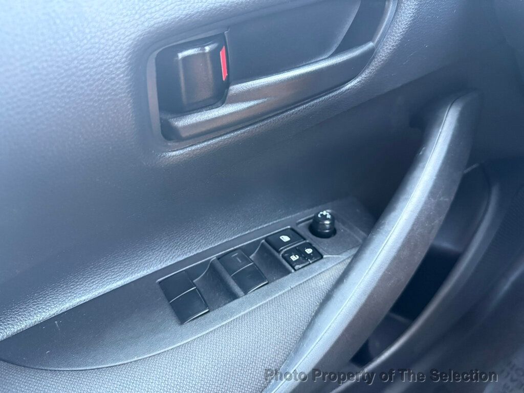 2022 Toyota Corolla LE photo 27
