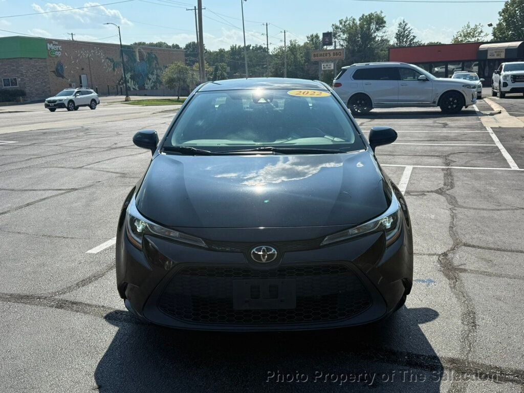 2022 Toyota Corolla LE photo 3