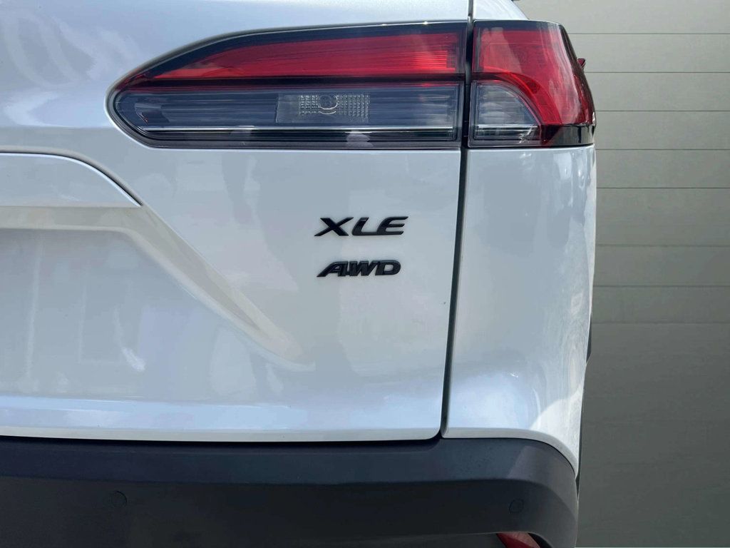 2022 Toyota Corolla Cross 2022 Toyota  Corolla Cross XLE 4WD - 22884522 - 11