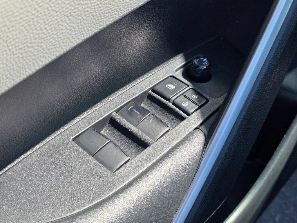 2022 Toyota Corolla Cross L 2WD - 22942490 - 22