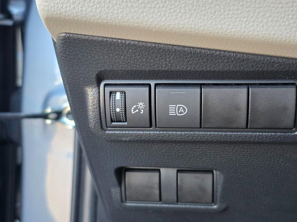 2022 Toyota Corolla Cross L 2WD - 22942490 - 41