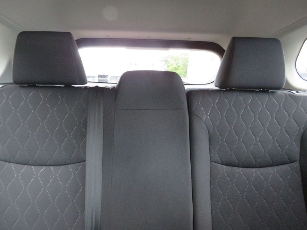 Toyota Corolla Cross photo 10
