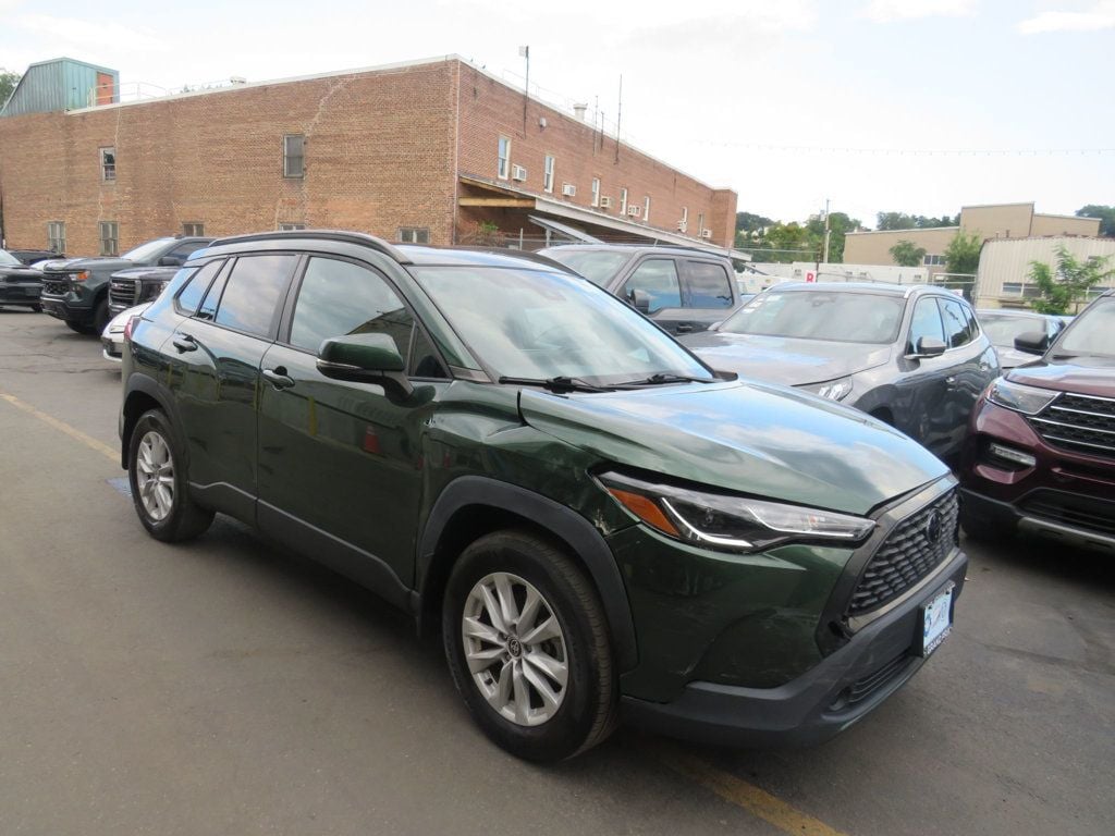 Toyota Corolla Cross photo 2