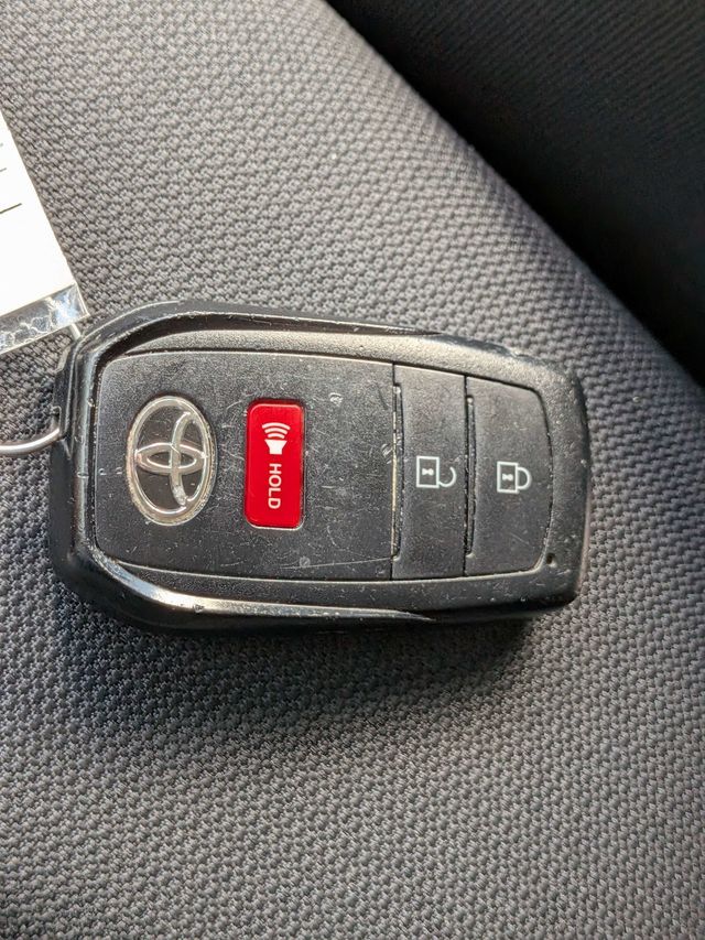 2022 Toyota Corolla Cross LE 4WD - 23071348 - 28