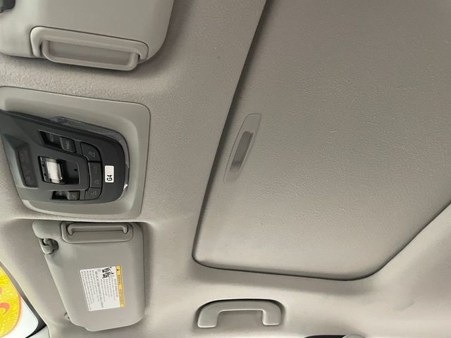 2022 Toyota Corolla Cross LE 4WD - 22945366 - 31