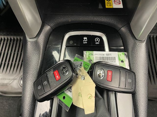 2022 Toyota Corolla Cross LE 4WD - 23009279 - 28