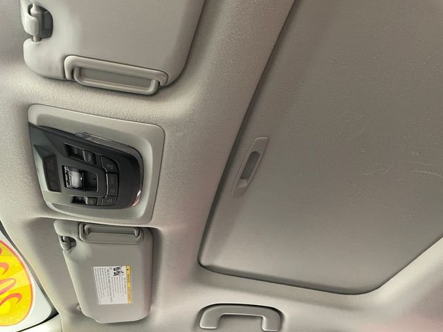 2022 Toyota Corolla Cross LE 4WD - 23009279 - 31