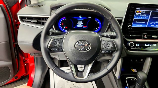 2022 Toyota Corolla Cross XLE 2WD w/ Moonroof & Power Back Door Pkg - 23048481 - 13