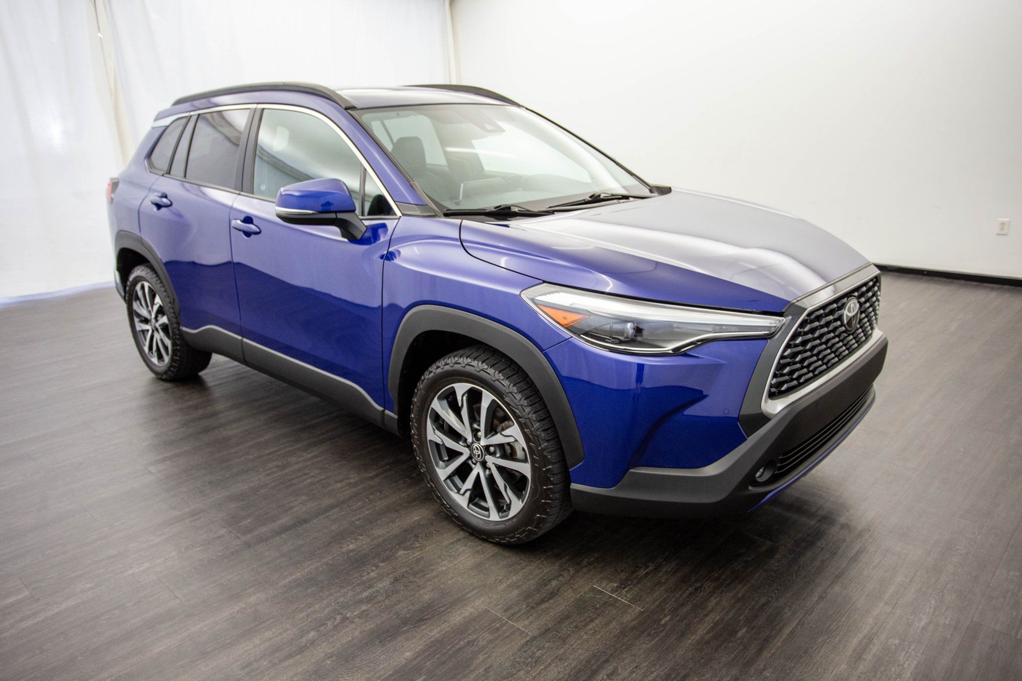 2022 Toyota Corolla Cross XLE photo 3