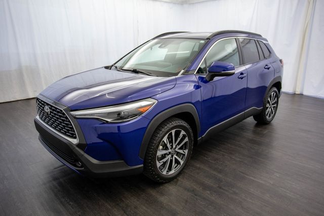 2022 Toyota Corolla Cross XLE 4WD - 22909726 - 2