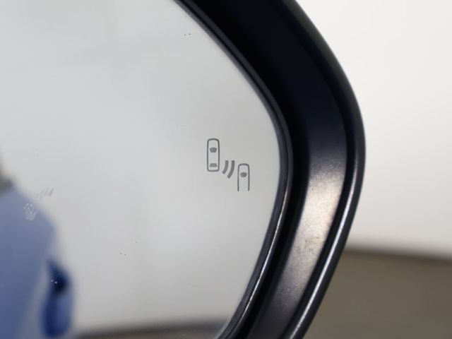 2022 Toyota Corolla Hatchback XSE CVT - 23001361 - 33