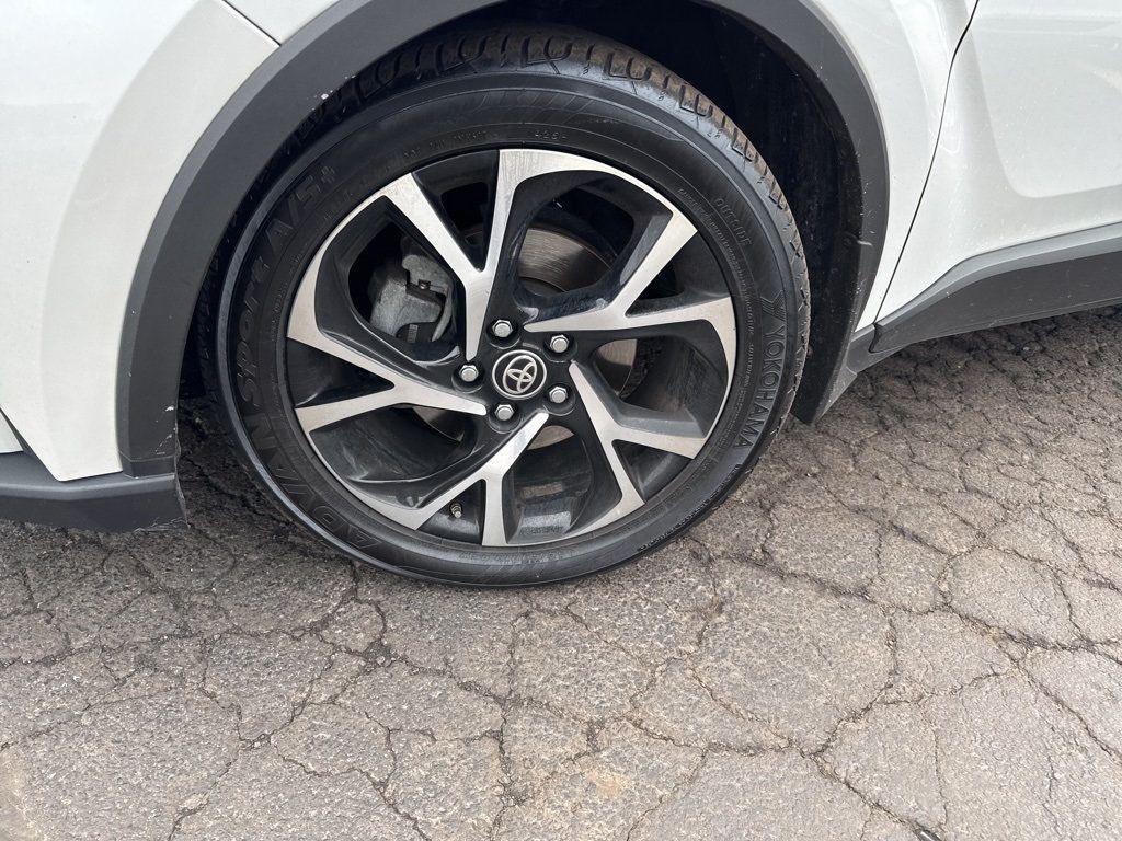 2022 Toyota C-HR XLE FWD - 22962781 - 2