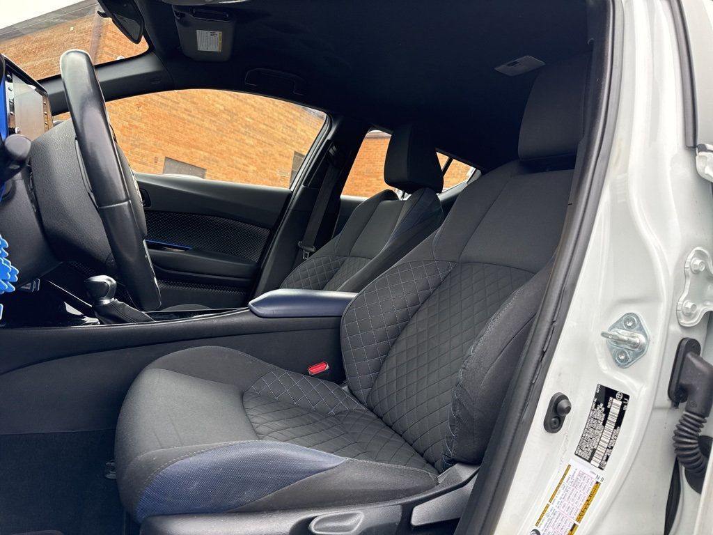 2022 Toyota C-HR XLE FWD - 22962781 - 6