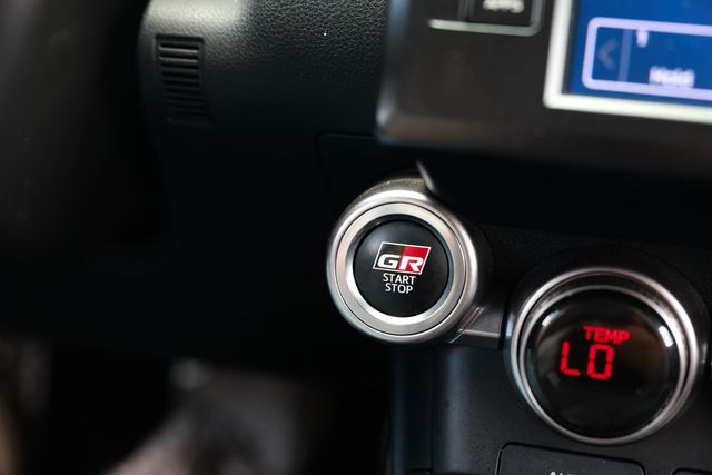 2022 Toyota GR86 Premium Automatic - 23036237 - 32