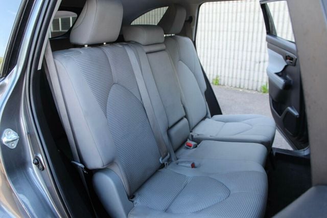 2022 Toyota Highlander LE - Photo 7