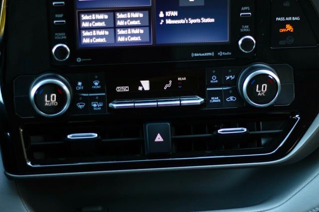 2022 Toyota Highlander LE - Photo 12