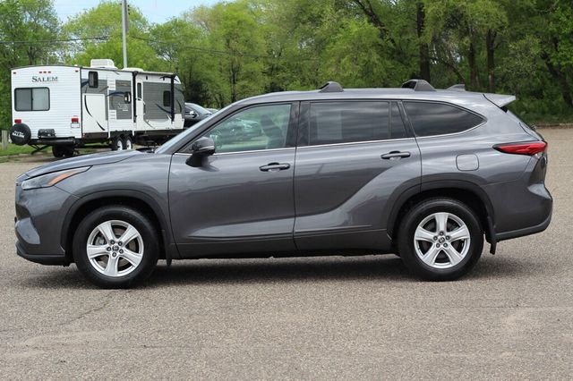 2022 Toyota Highlander LE - Photo 14