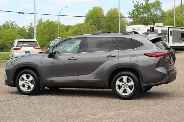 2022 Toyota Highlander LE - Photo 15