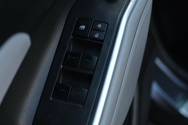 2022 Toyota Highlander LE - Photo 17