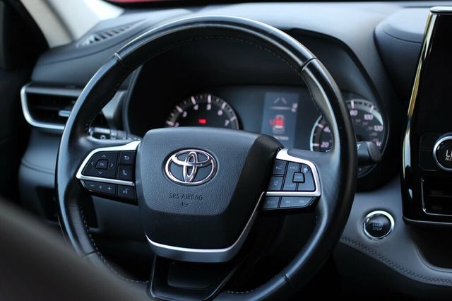 2022 Toyota Highlander LE - Photo 25