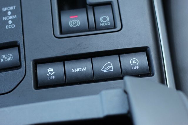 2022 Toyota Highlander LE - Photo 27