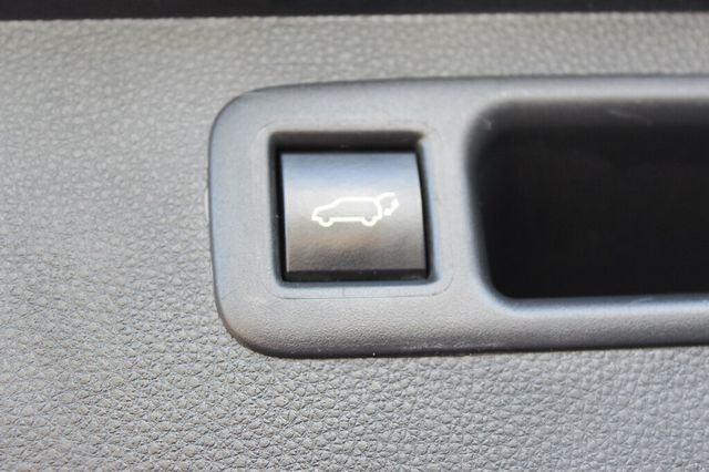 2022 Toyota Highlander LE - Photo 29