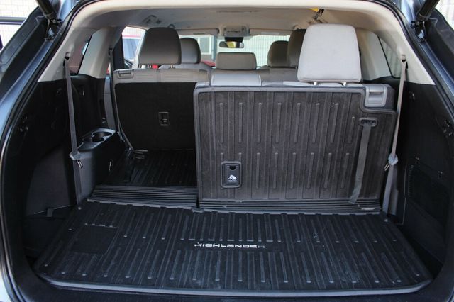 2022 Toyota Highlander LE - Photo 31
