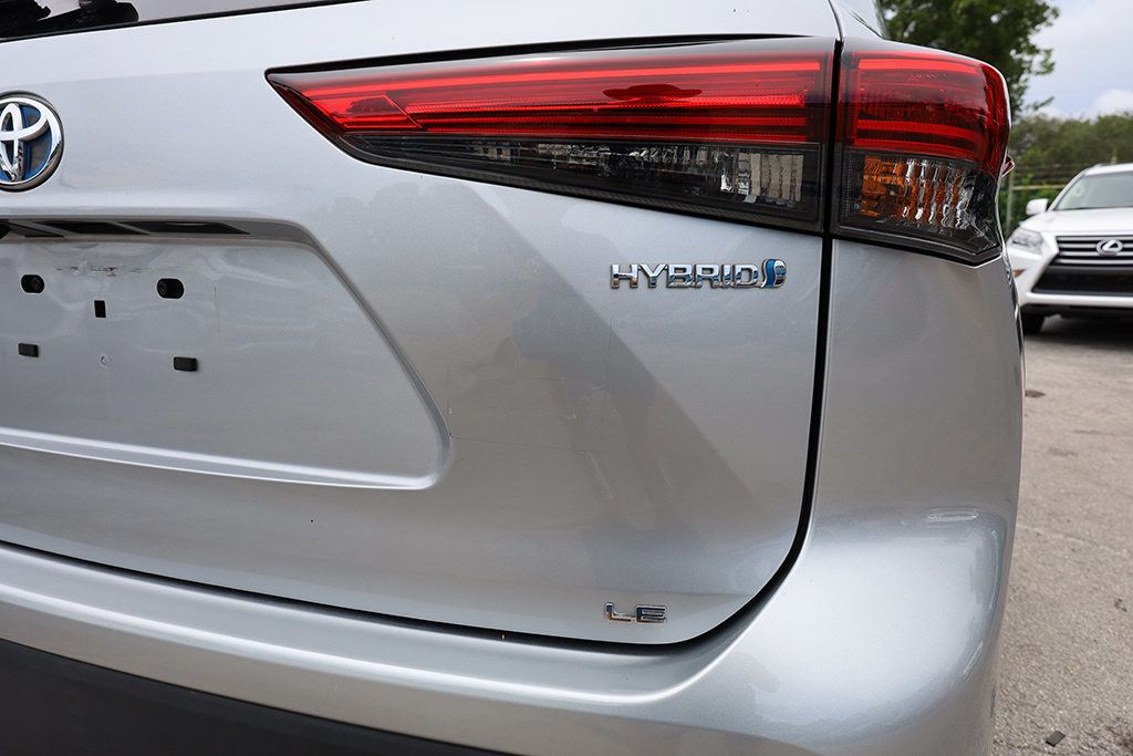 2022 Toyota Highlander Hybrid LE photo 10