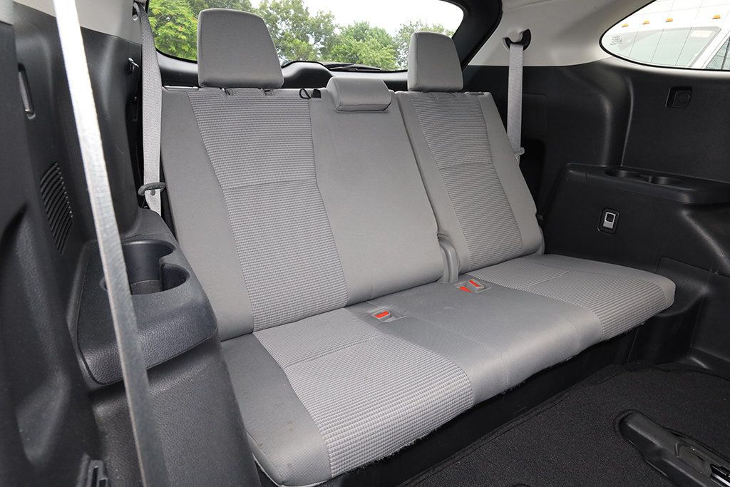 2022 Toyota Highlander Hybrid LE photo 16