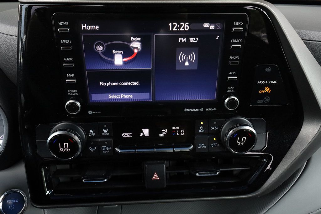 2022 Toyota Highlander Hybrid LE photo 24
