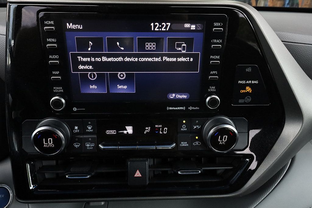 2022 Toyota Highlander Hybrid LE photo 27