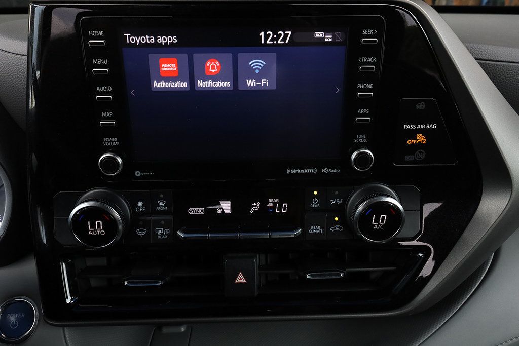 2022 Toyota Highlander Hybrid LE photo 28