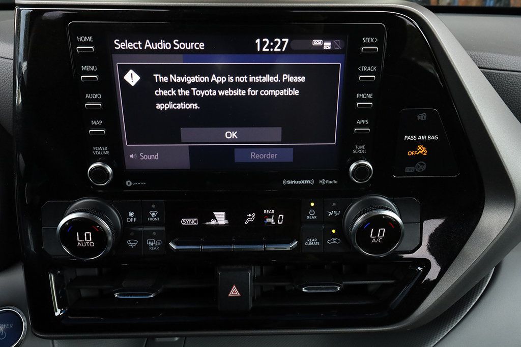 2022 Toyota Highlander Hybrid LE photo 29