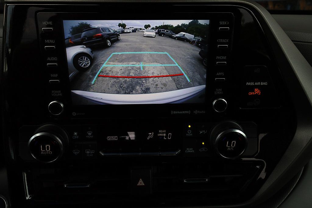 2022 Toyota Highlander Hybrid LE photo 30