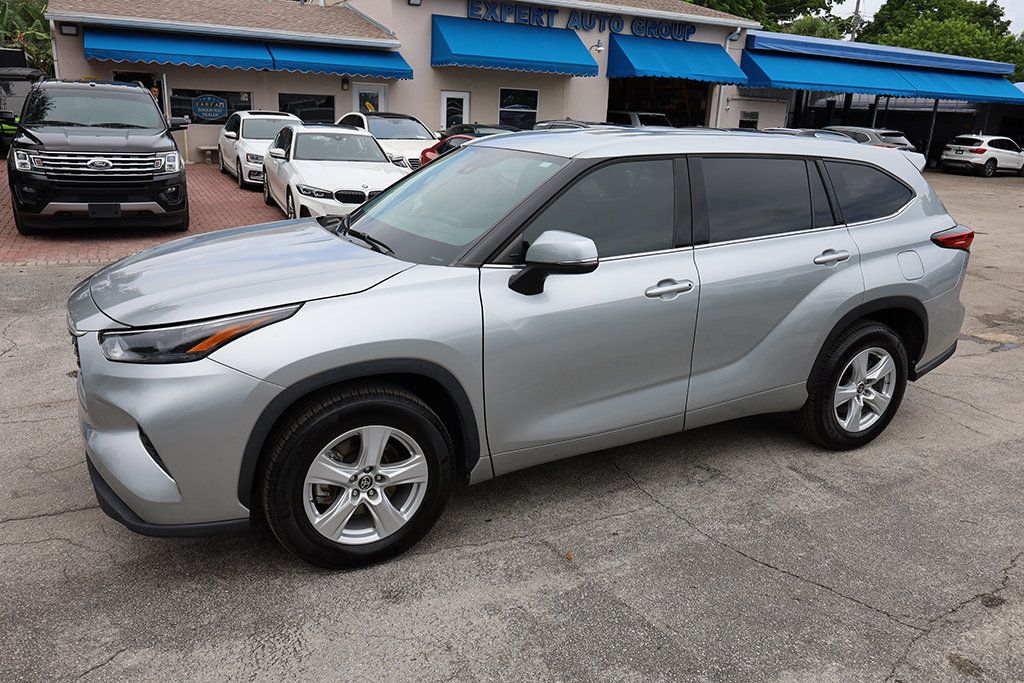 2022 Toyota Highlander Hybrid LE photo 37