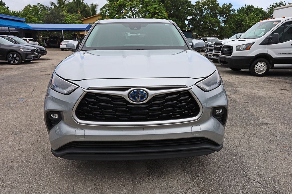 2022 Toyota Highlander Hybrid LE photo 8
