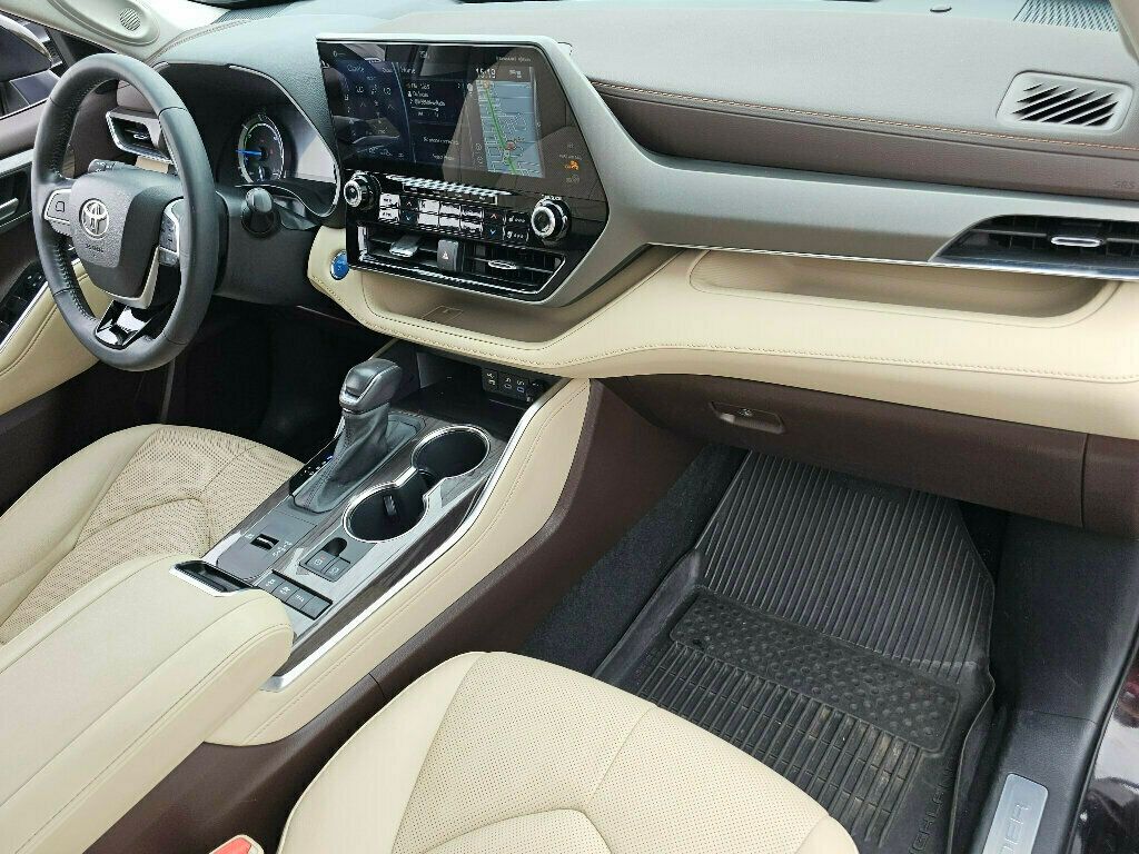 2022 Toyota Highlander Hybrid Limited photo 11