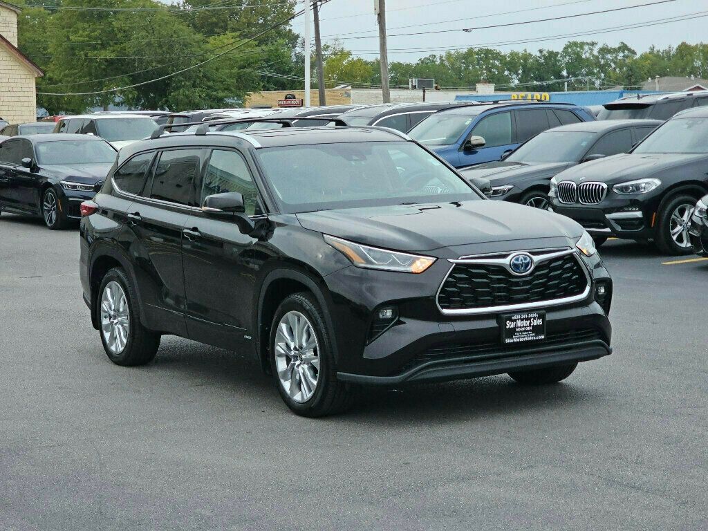 2022 Toyota Highlander Hybrid Limited photo 12