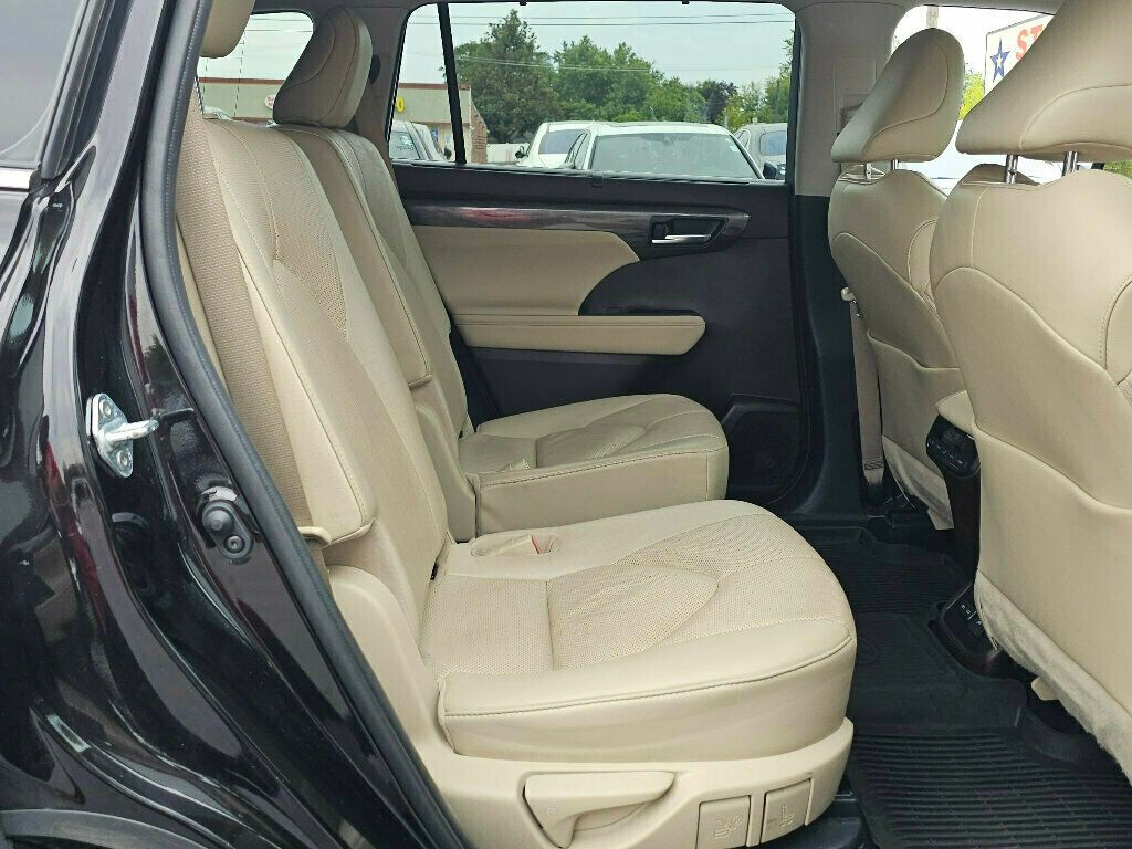 2022 Toyota Highlander Hybrid Limited photo 19