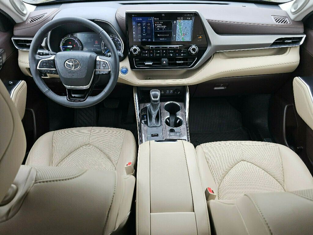 2022 Toyota Highlander Hybrid Limited photo 2